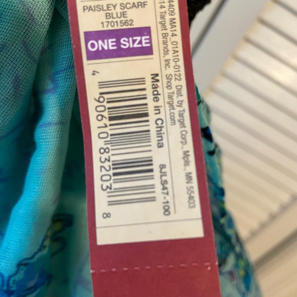 Scarf - Picture 2 of 3